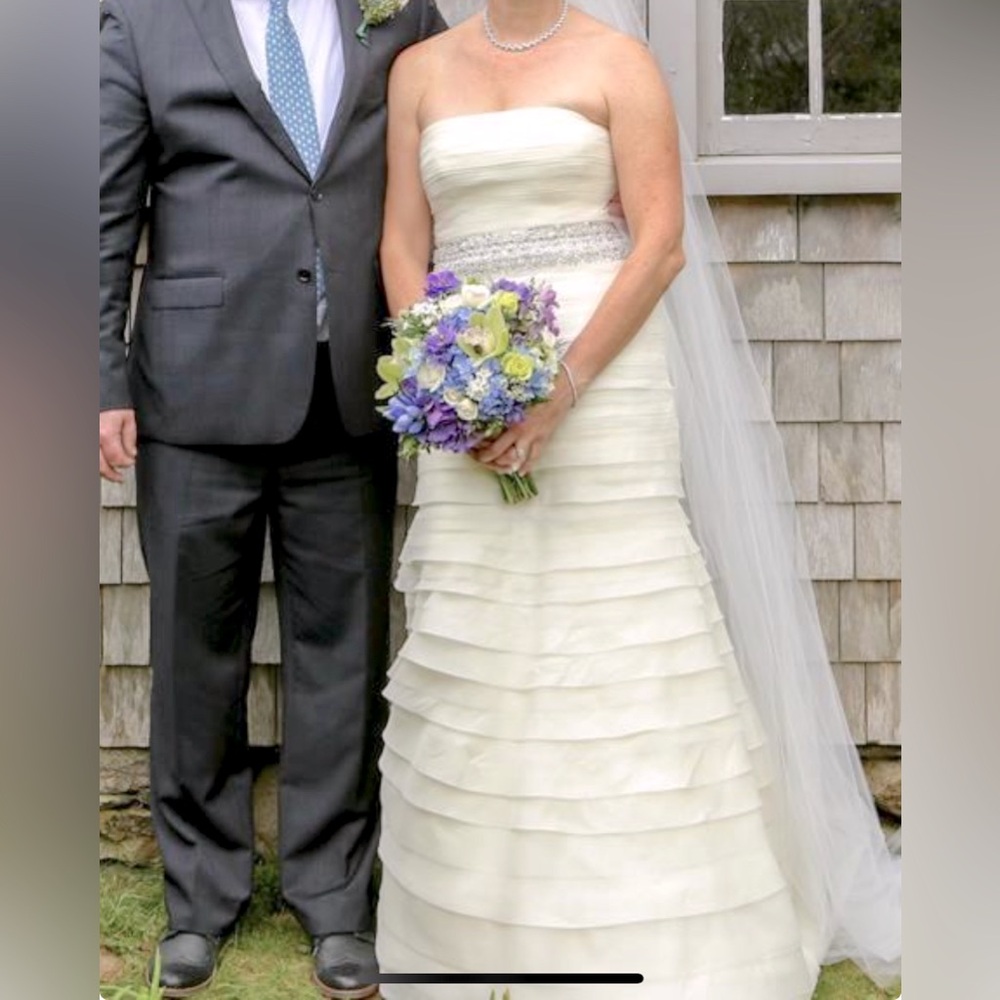 Vera Wang ivory tiered gown